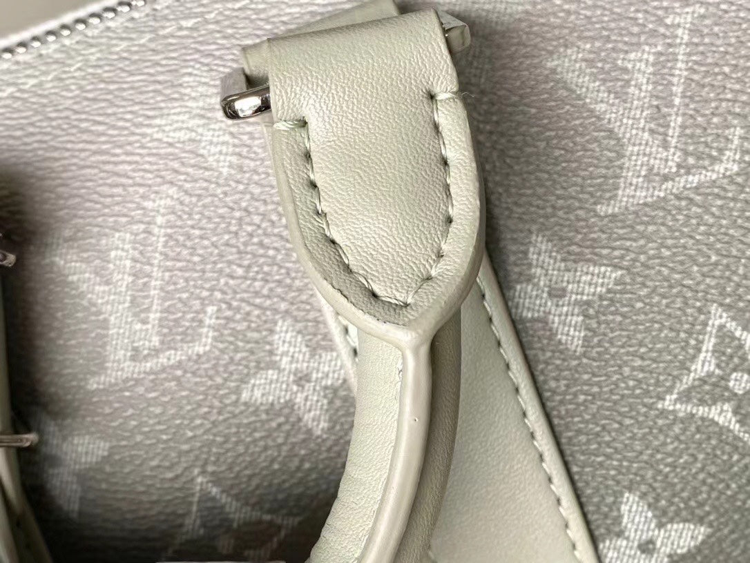 LOUIS VUITTON KEEPALL BANDOULIÈRE 25 IN GRAY MONOGRAM GRADIENT CANVAS