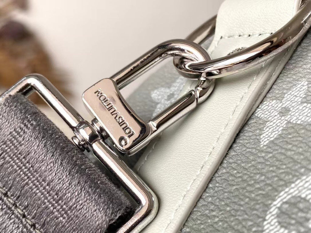 LOUIS VUITTON KEEPALL BANDOULIÈRE 25 IN GRAY MONOGRAM GRADIENT CANVAS
