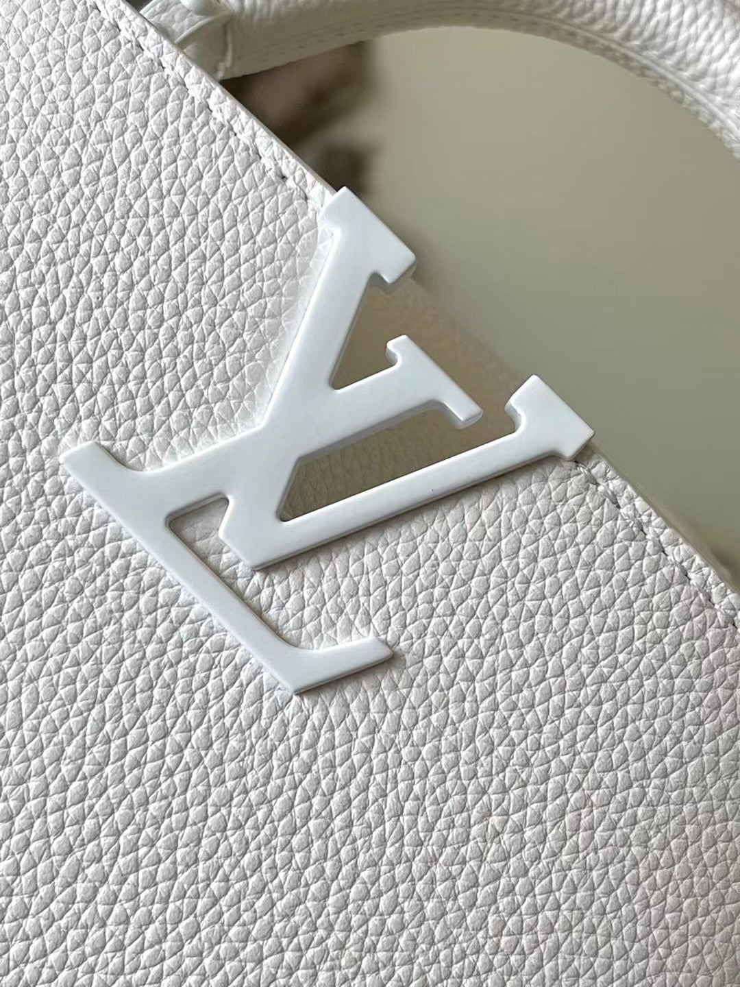 LOUIS VUITTON CAPUCINES EAST-WEST MINI 21 IN WHITE TAURILLON