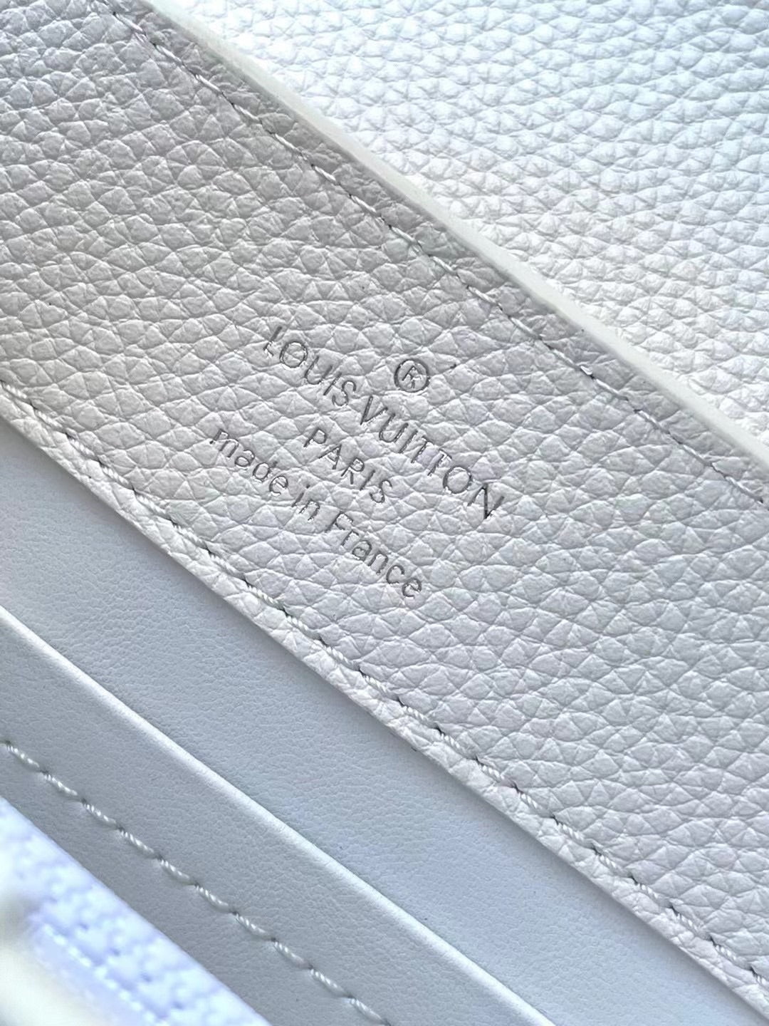 LOUIS VUITTON CAPUCINES EAST-WEST MINI 21 IN WHITE TAURILLON