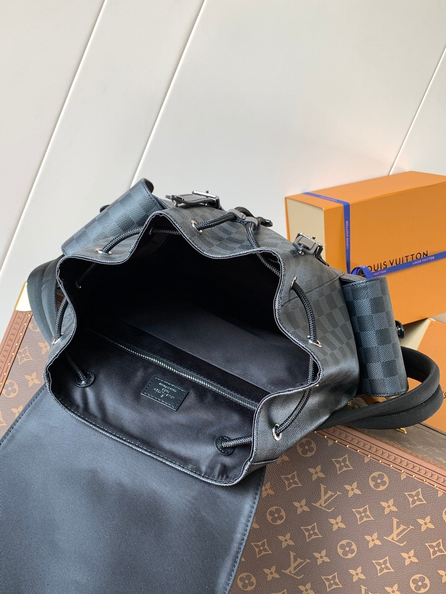 LOUIS VUITTON CHRISTOPHER MM BACKPACK 47 IN BLACK DAMIER GRAPHITE CANVAS