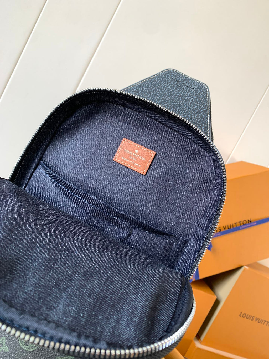 LOUIS VUITTON AVENUE SLINGBAG 31 IN BLACK MONOGRAM CANVAS WITH BROWN LOGO
