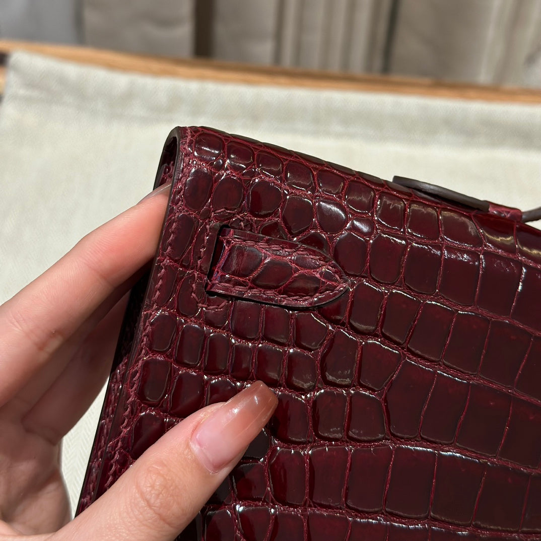 HERMES KELLY CUT 31 IN SANGRIA PURPLE ALLIGATOR LEATHER WITH GOLD HARDWARE