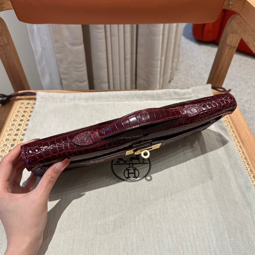 HERMES KELLY CUT 31 IN SANGRIA PURPLE ALLIGATOR LEATHER WITH GOLD HARDWARE