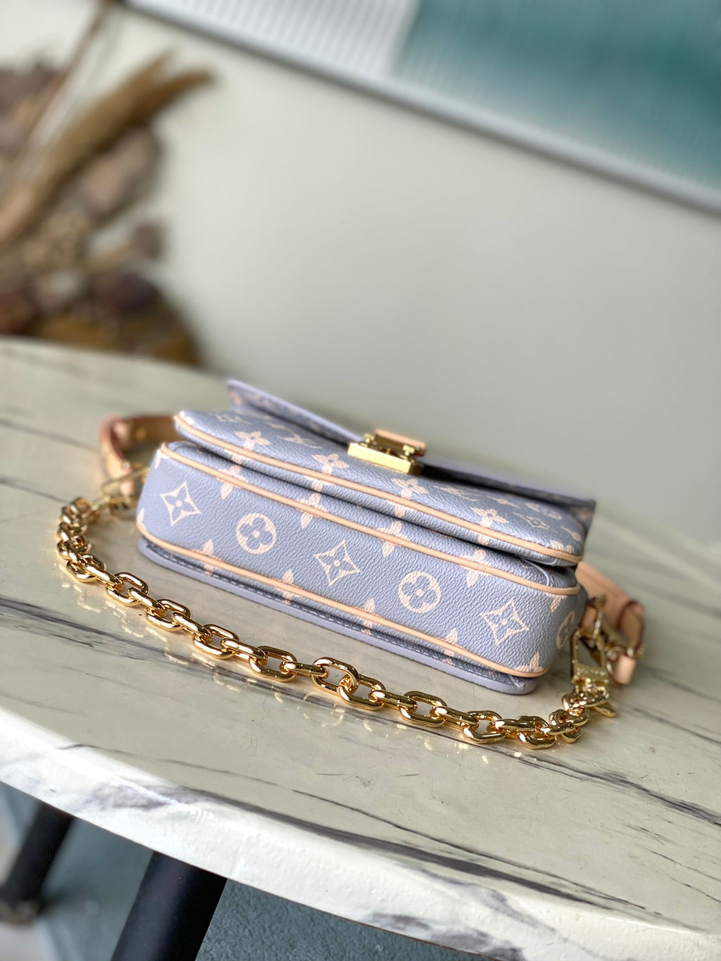 LOUIS VUITTON POCHETTE MÉTIS EAST WEST 21 IN GRAY CREAM MONOGRAM TRIANON CANVAS GOLD HARDWARE