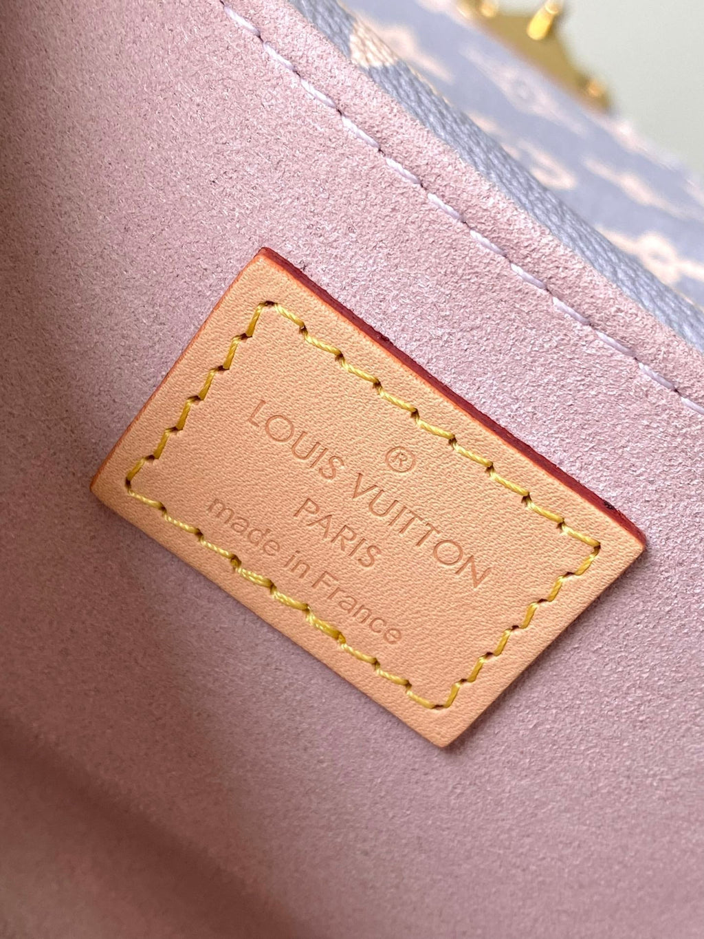 LOUIS VUITTON POCHETTE MÉTIS EAST WEST 21 IN GRAY CREAM MONOGRAM TRIANON CANVAS GOLD HARDWARE
