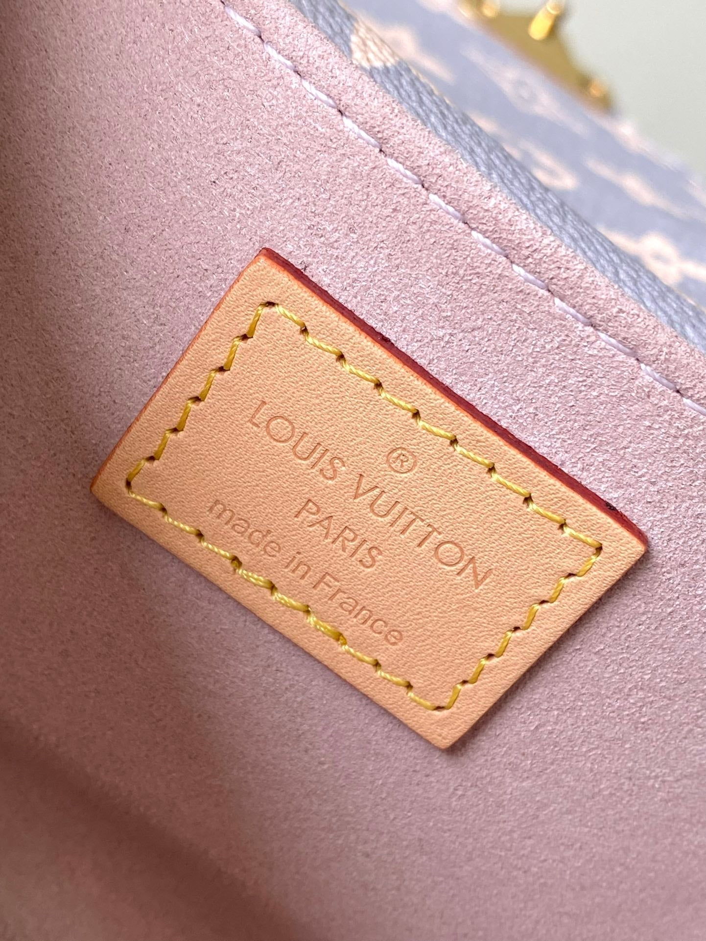 LOUIS VUITTON POCHETTE MÉTIS EAST WEST 21 IN GRAY CREAM MONOGRAM TRIANON CANVAS GOLD HARDWARE
