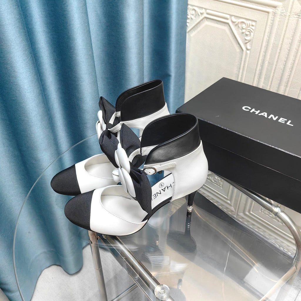 CHANEL HIGH HEELS IN WHITE MIX BLACK SHEEPSKIN WITH FLOWER