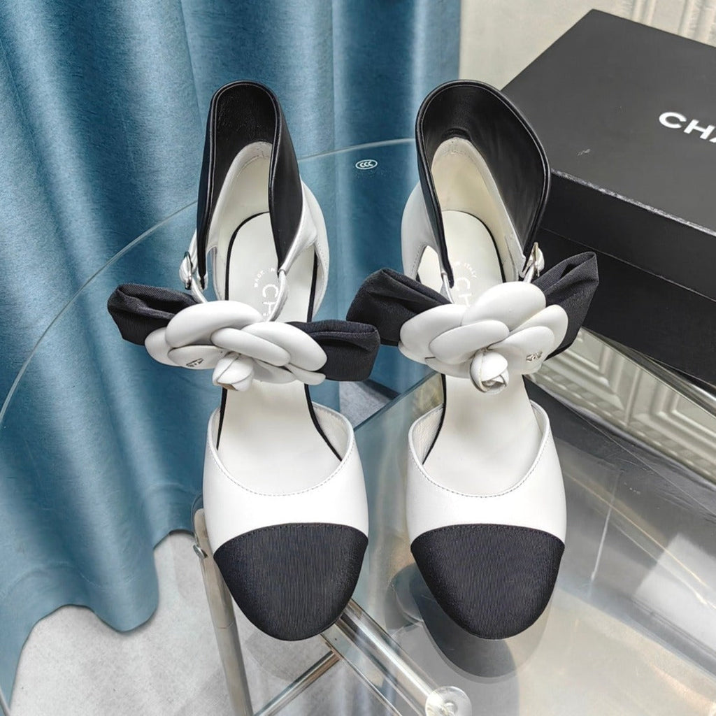 CHANEL HIGH HEELS IN WHITE MIX BLACK SHEEPSKIN WITH FLOWER