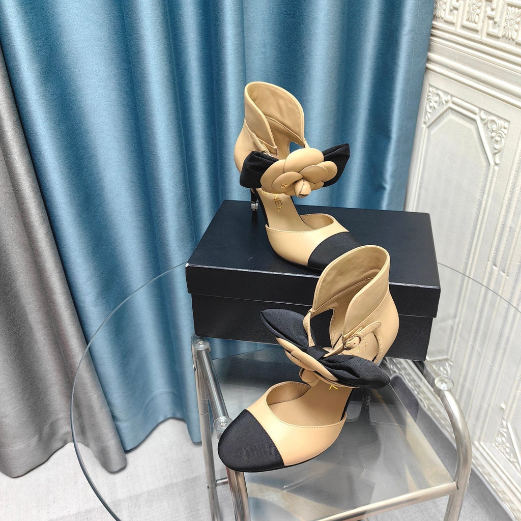 CHANEL HIGH HEELS IN DARK CREAM MIX BLACK SHEEPSKIN WITH FLOWER