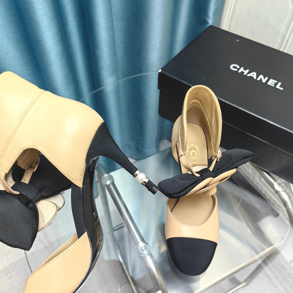 CHANEL HIGH HEELS IN DARK CREAM MIX BLACK SHEEPSKIN WITH FLOWER