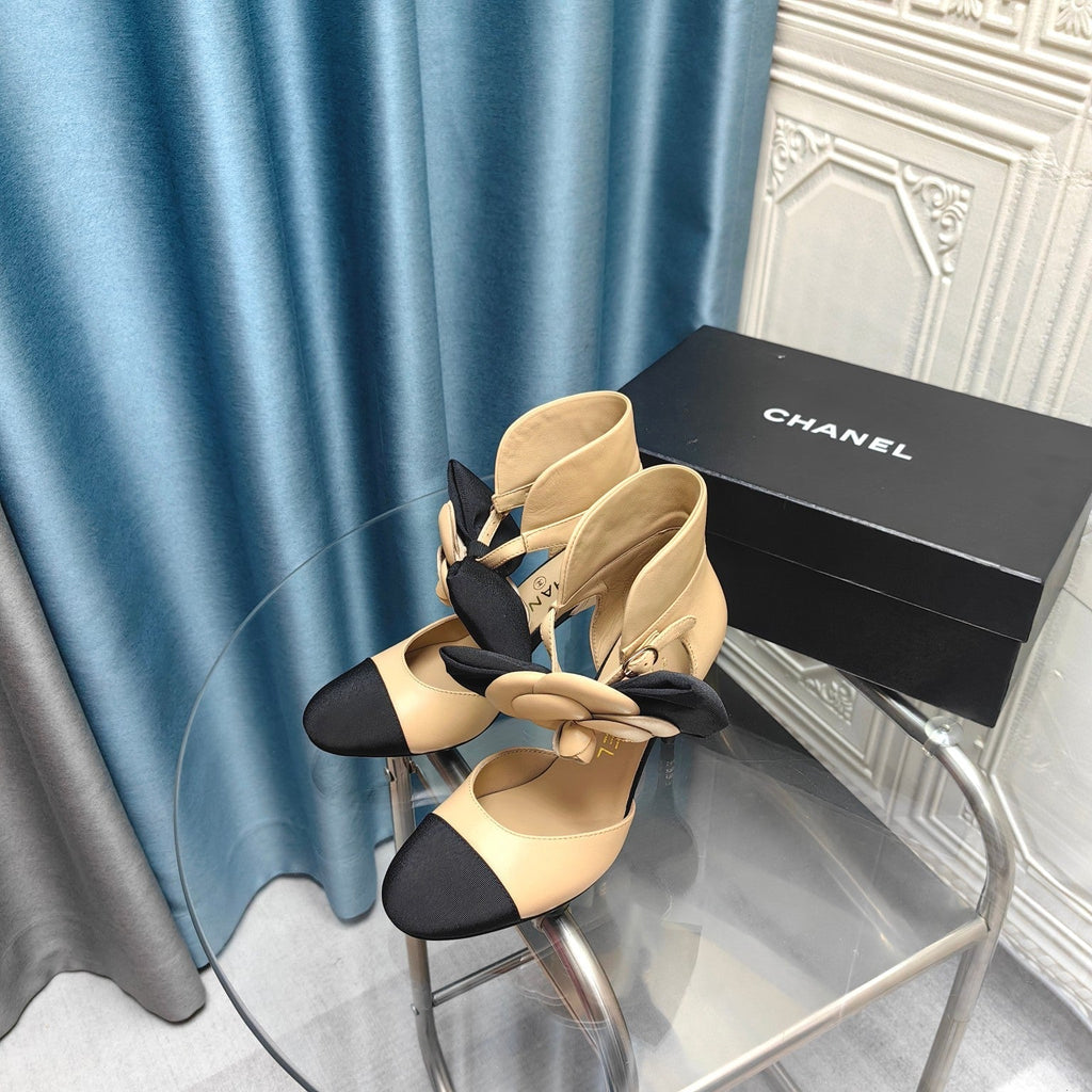 CHANEL HIGH HEELS IN DARK CREAM MIX BLACK SHEEPSKIN WITH FLOWER