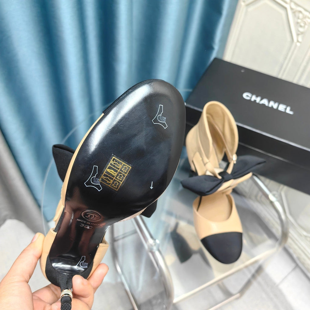 CHANEL HIGH HEELS IN DARK CREAM MIX BLACK SHEEPSKIN WITH FLOWER