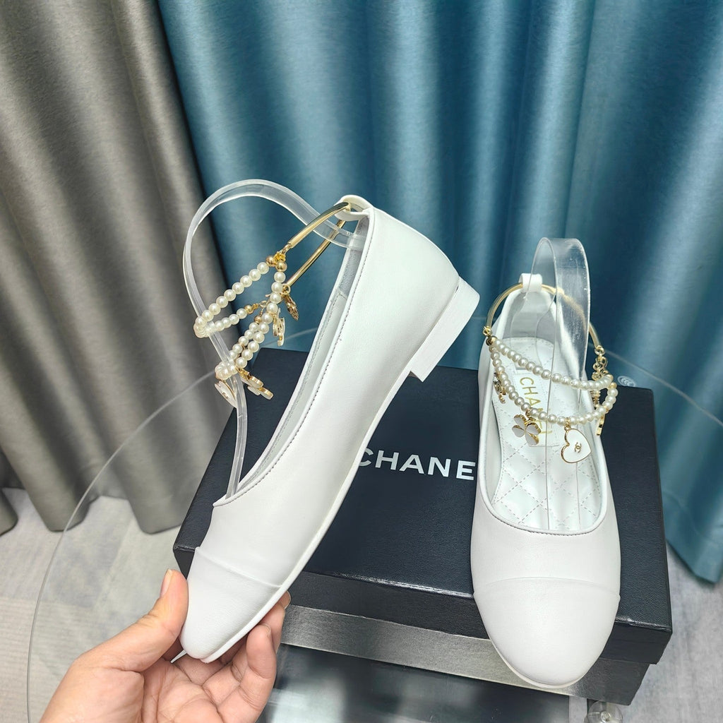 CHANEL MARY JANE WITH PEARL STRAP IN WHITE LAMBSKIN