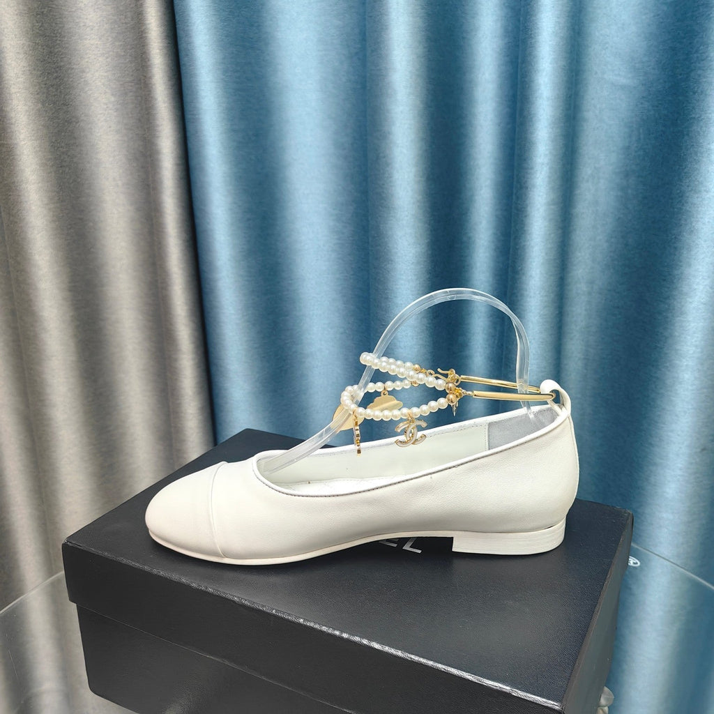 CHANEL MARY JANE WITH PEARL STRAP IN WHITE LAMBSKIN
