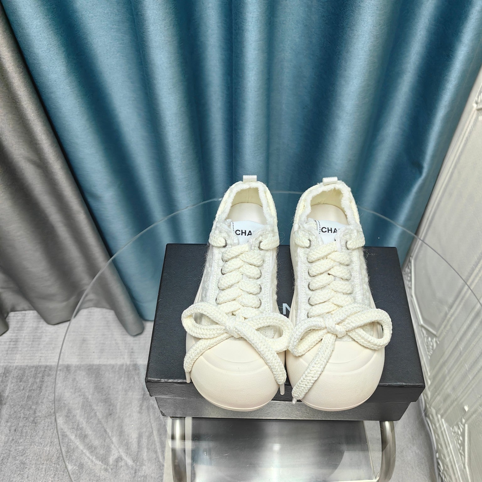 CHANEL THICK-SOLED SHOES IN WHITE WOVEN WOOL