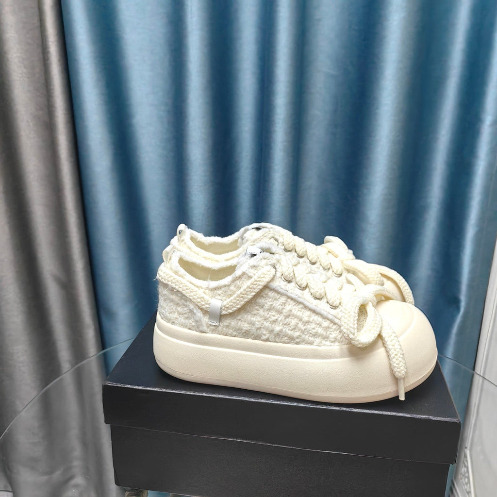 CHANEL THICK-SOLED SHOES IN WHITE WOVEN WOOL