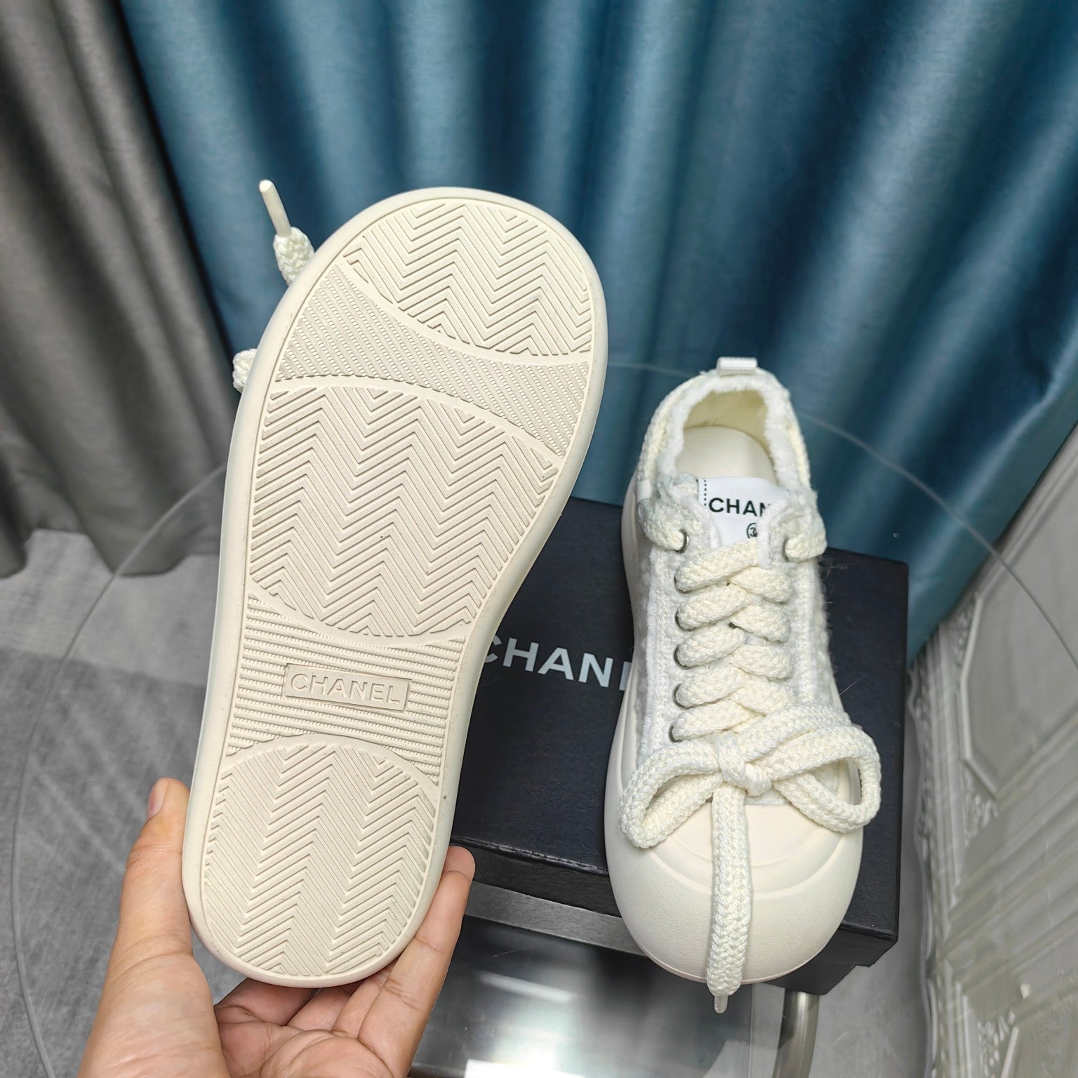 CHANEL THICK-SOLED SHOES IN WHITE WOVEN WOOL