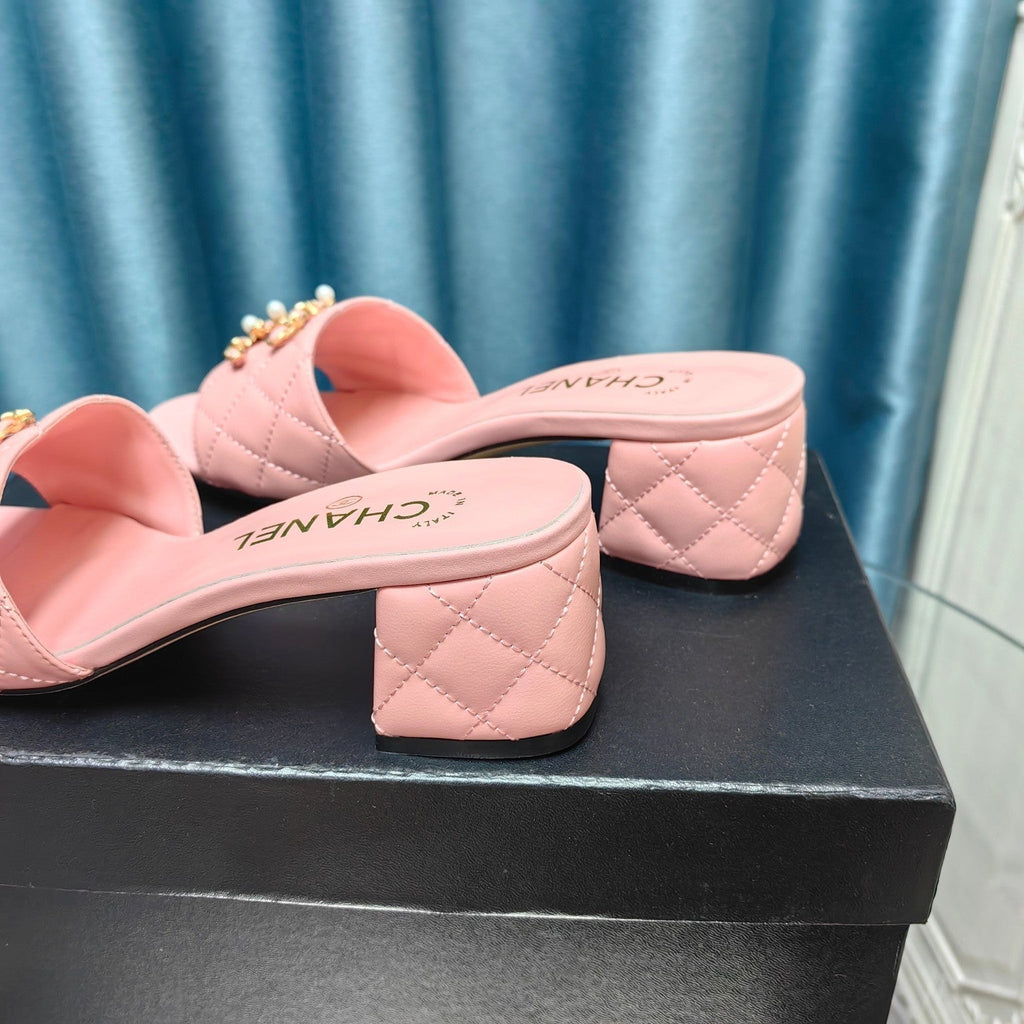 CHANEL MULE SLIDE SANDAL IN LIGHT PINK LAMBSKIN