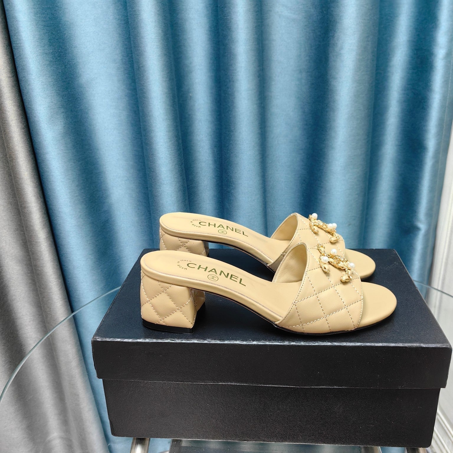 CHANEL MULE SLIDE SANDAL IN BEIGE CREAM LAMBSKIN