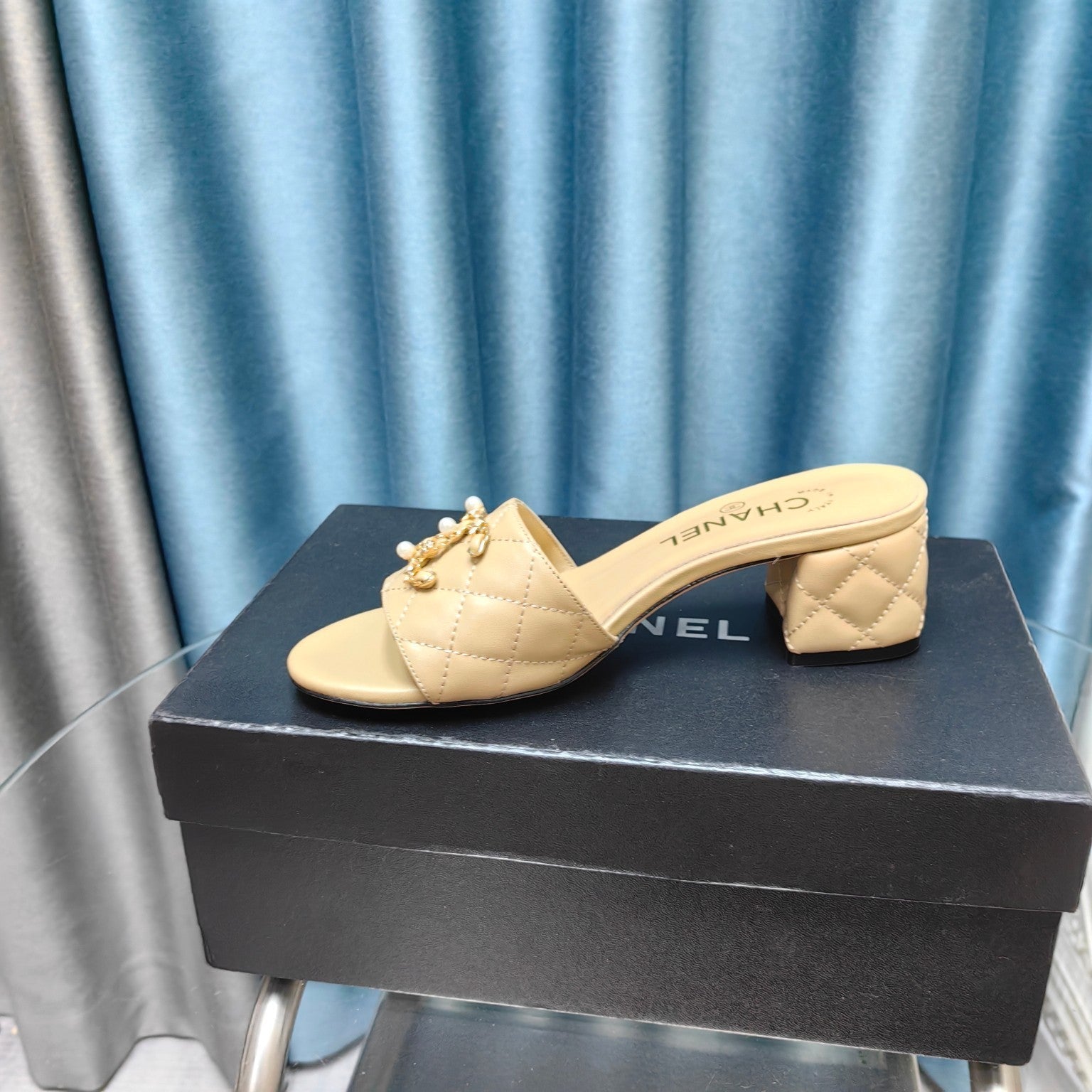 CHANEL MULE SLIDE SANDAL IN BEIGE CREAM LAMBSKIN