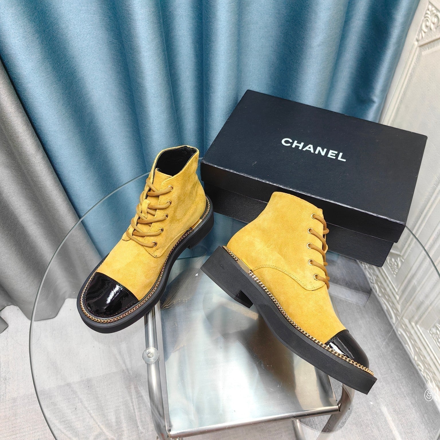 CHANEL SHORT BOOTS IN GOLD YELLOW SUEDE AND BLACK SHEEPSKIN