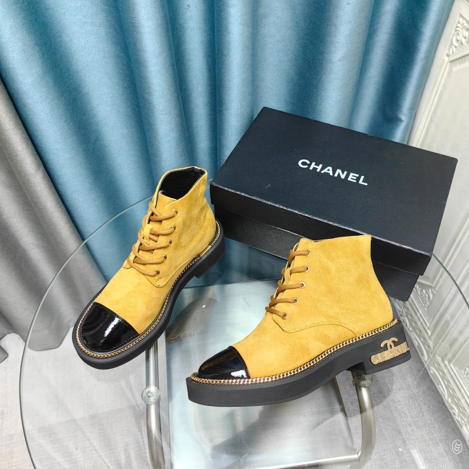 CHANEL SHORT BOOTS IN GOLD YELLOW SUEDE AND BLACK SHEEPSKIN