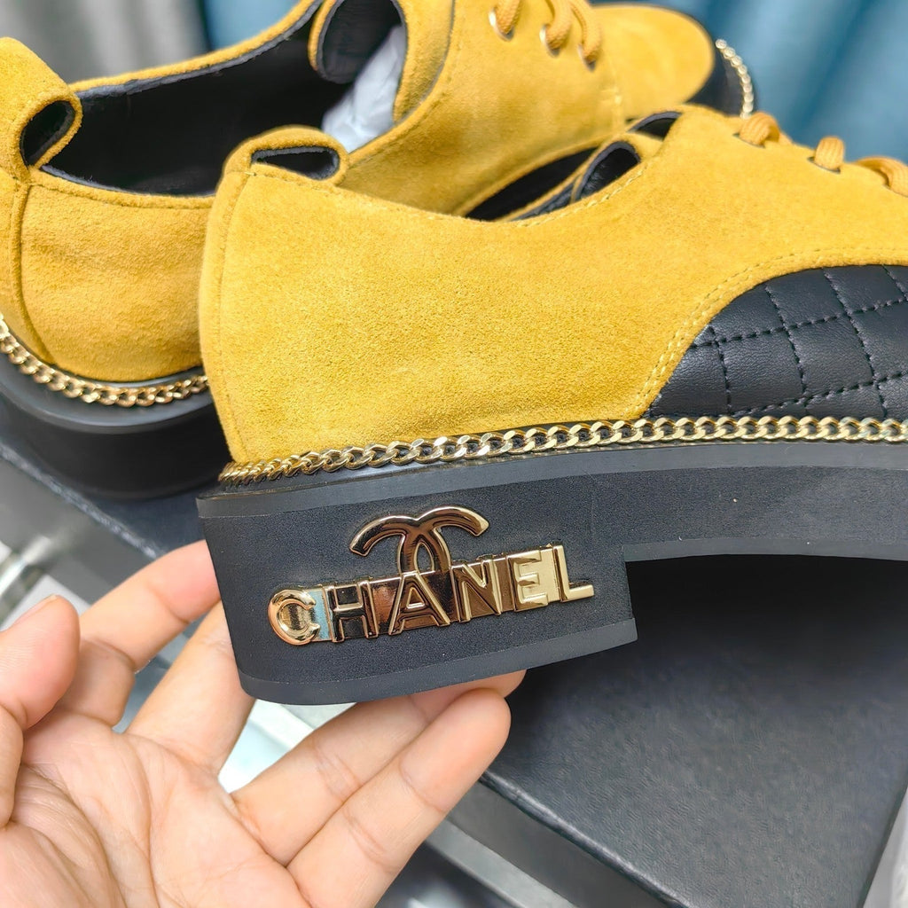 CHANEL OXFORD SHOES IN GOLD YELLOW SUEDE AND BLACK SHEEPSKIN