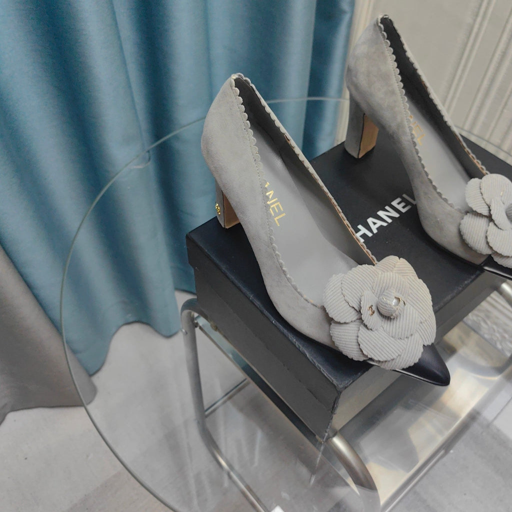 CHANEL HIGH HEELS 80 MM IN SPANISH GRAY SUEDE AND BLACK CALFSKIN WITH FLOWER