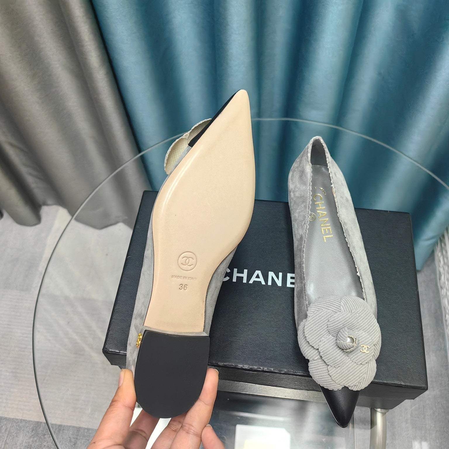 CHANEL BALLET FLAT IN SPANISH GRAY SUEDE AND BLACK CALFSKIN WITH FLOWER