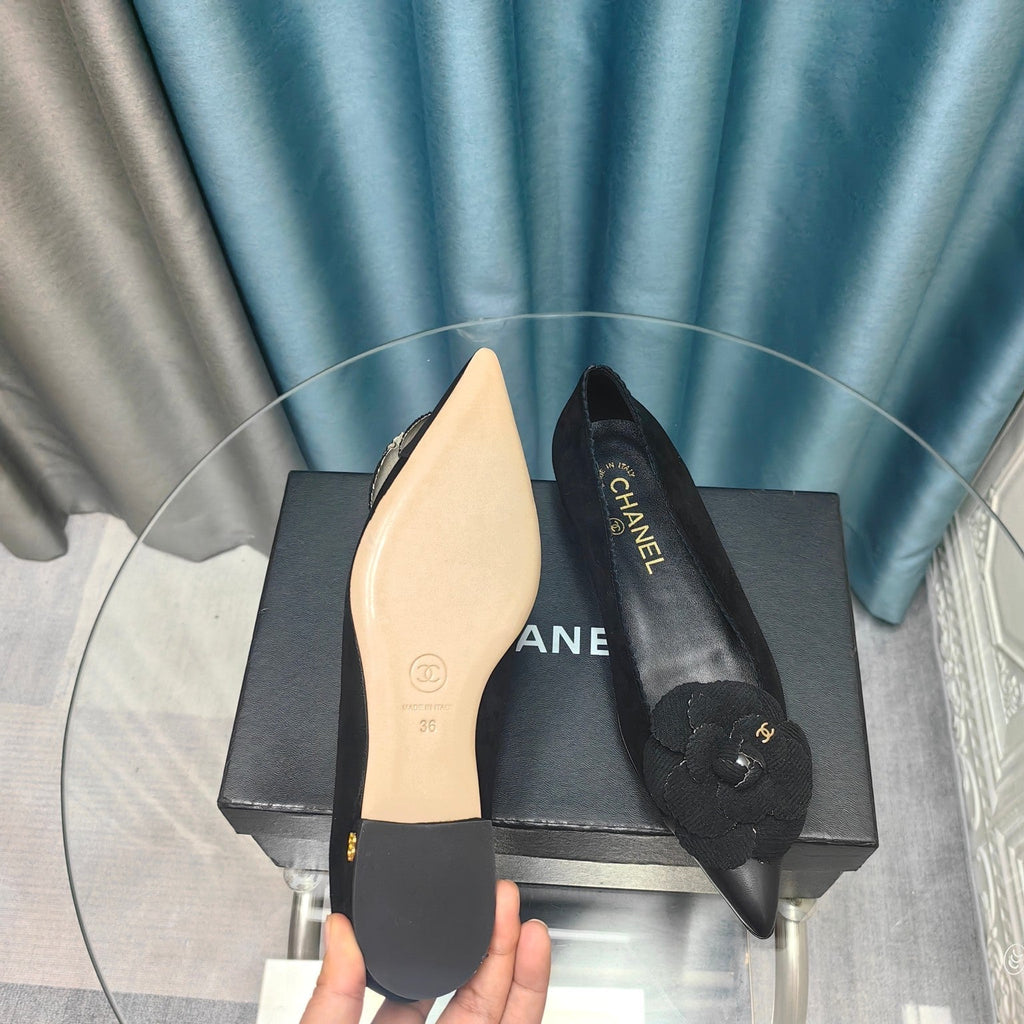 CHANEL BALLET FLAT IN BLACK SUEDE AND CALFSKIN WITH FLOWER