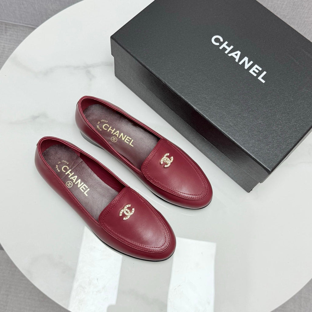 CHANEL LOAFERS 25S IN DARK RED CALFSKIN GOLD HARDWARE WITH STONES