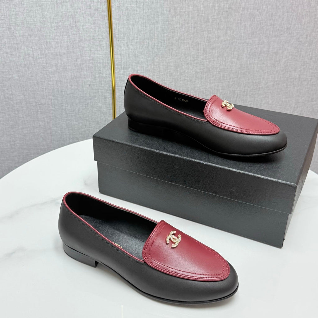 CHANEL LOAFERS 25S IN BLACK MIX DARK RED CALFSKIN GOLD HARDWARE WITH STONES