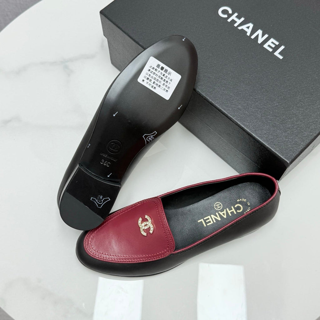 CHANEL LOAFERS 25S IN BLACK MIX DARK RED CALFSKIN GOLD HARDWARE WITH STONES
