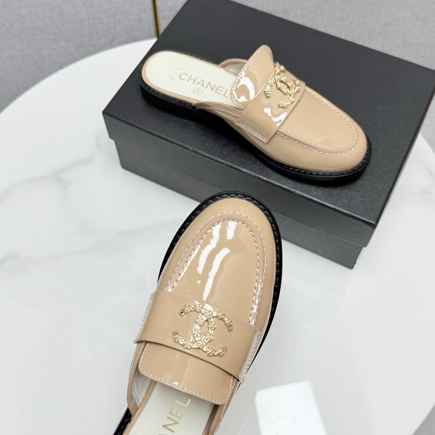 CHANEL FLAT MULE 25S IN LIGHT BEIGE CALFSKIN STYLE 9
