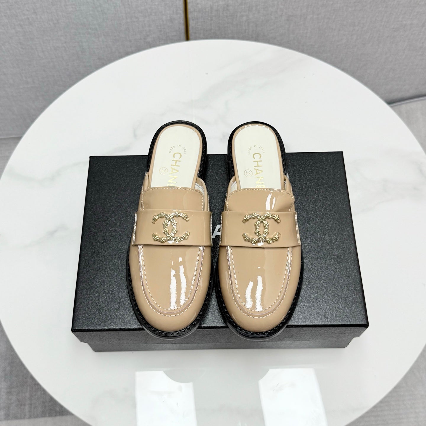 CHANEL FLAT MULE 25S IN LIGHT BEIGE CALFSKIN STYLE 9