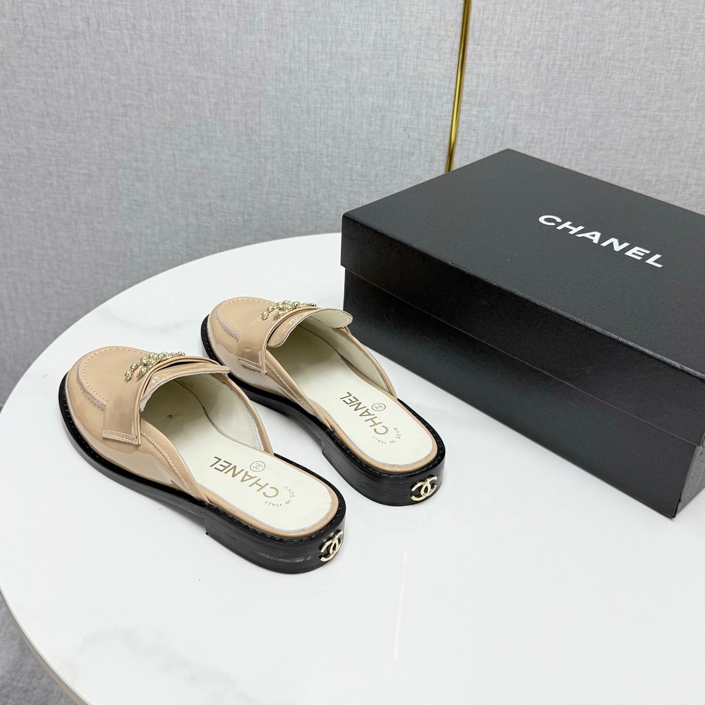 CHANEL FLAT MULE 25S IN LIGHT BEIGE CALFSKIN STYLE 9