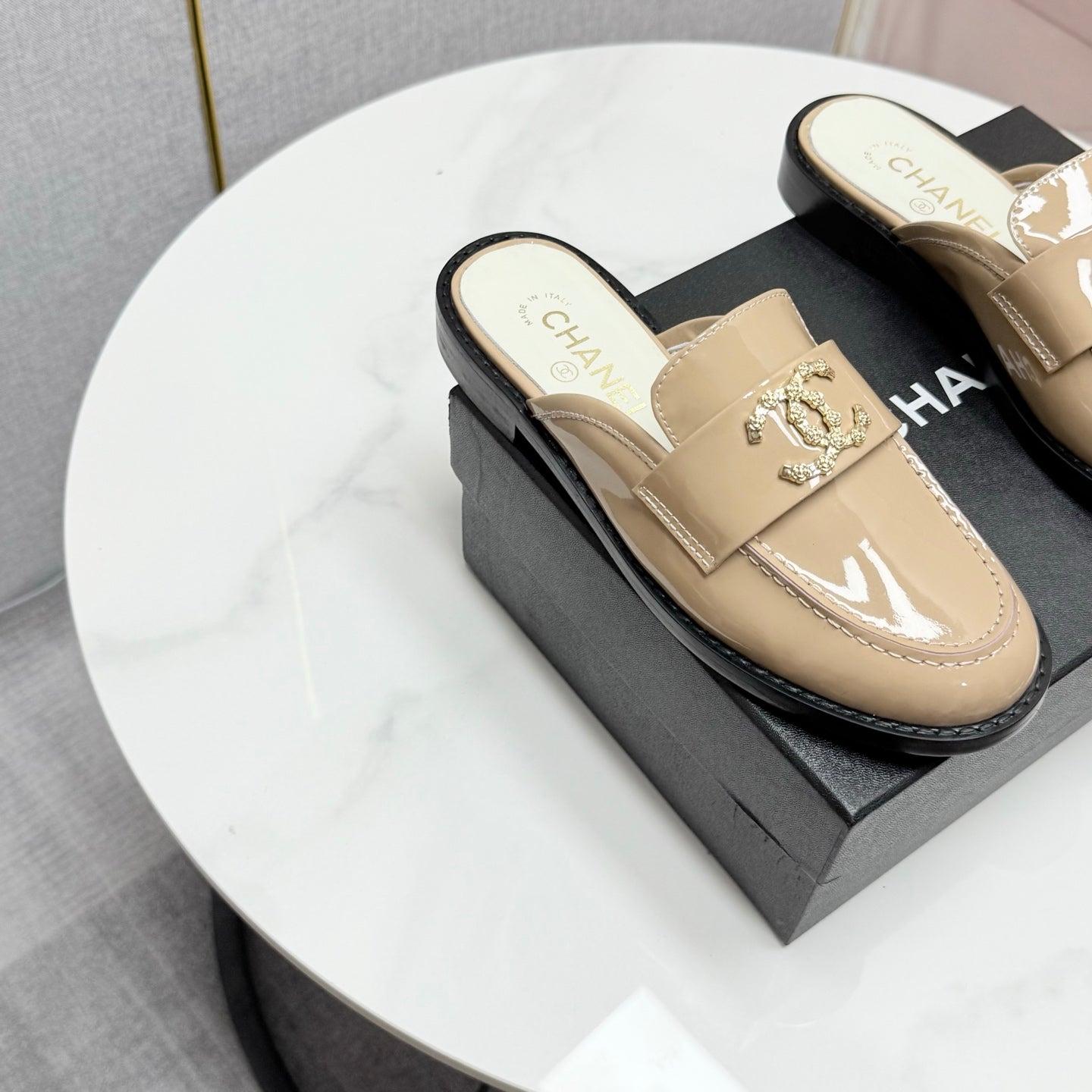 CHANEL FLAT MULE 25S IN LIGHT BEIGE CALFSKIN STYLE 9