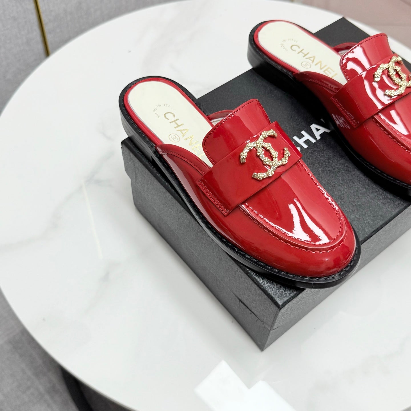 CHANEL FLAT MULE 25S IN RED CALFSKIN STYLE 8