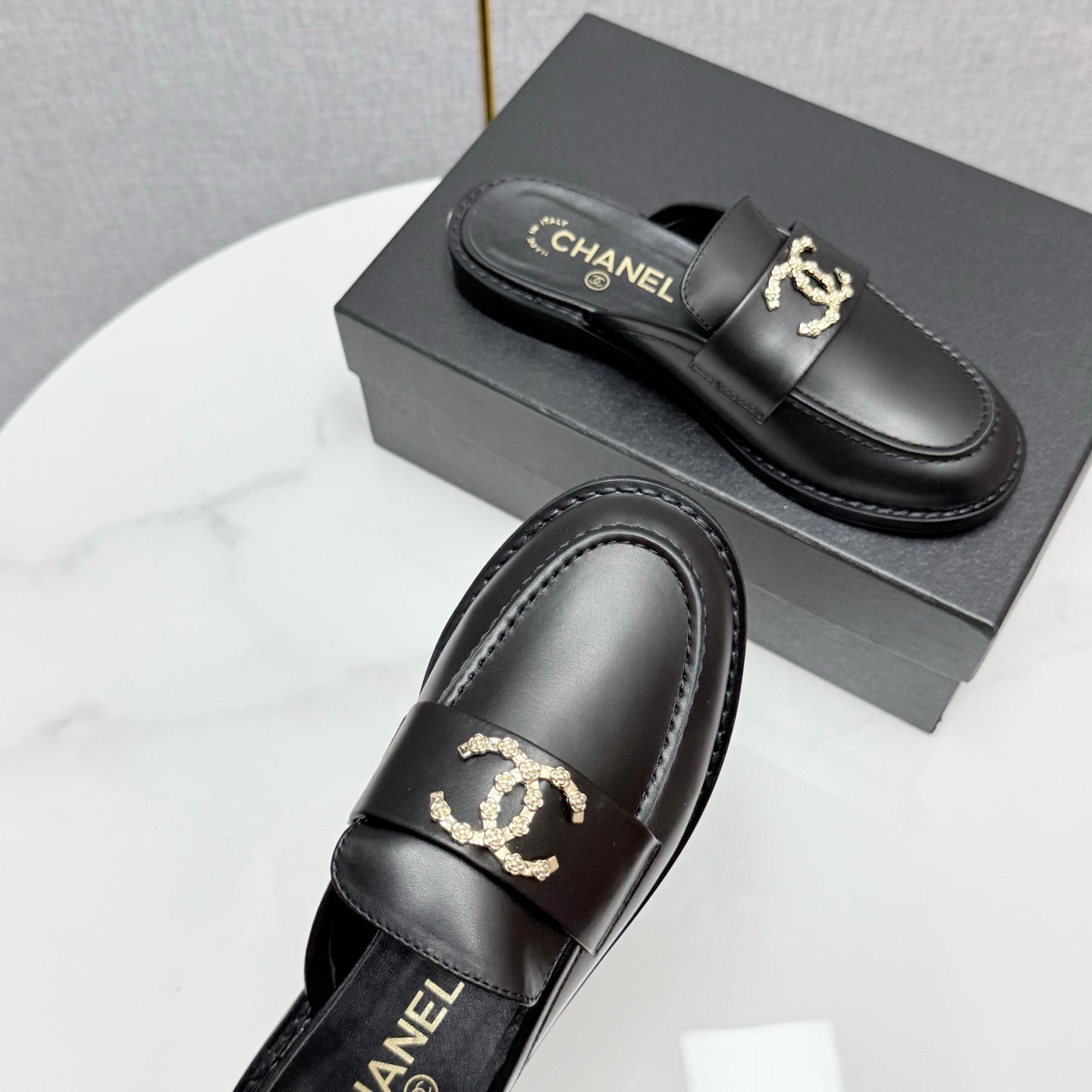CHANEL FLAT MULE 25S IN BLACK CALFSKIN STYLE 7