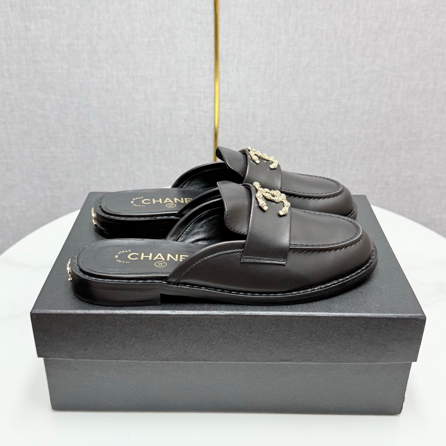 CHANEL FLAT MULE 25S IN BLACK CALFSKIN STYLE 7