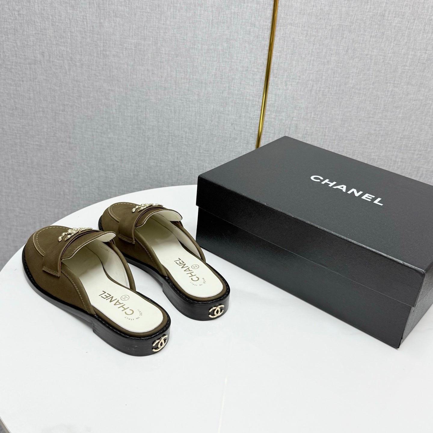 CHANEL FLAT MULE 25S IN OLIVE BROWN CALFSKIN STYLE 6