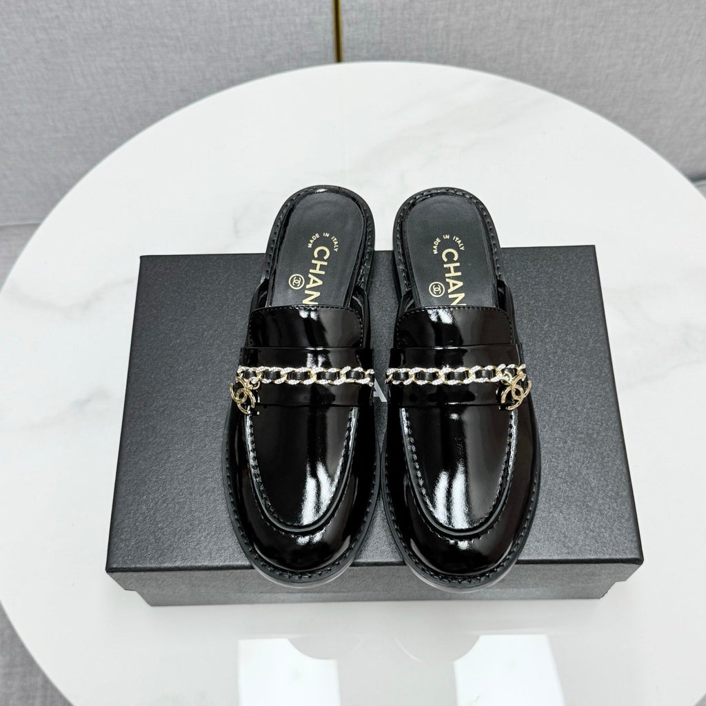 CHANEL FLAT MULE 25S IN BLACK CALFSKIN STYLE 4