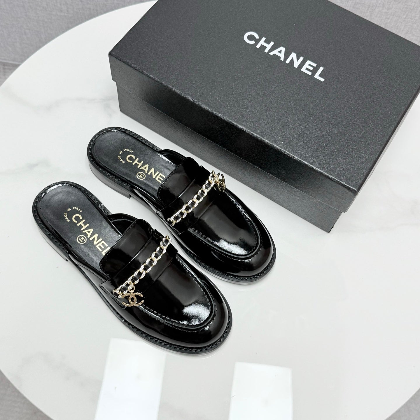 CHANEL FLAT MULE 25S IN BLACK CALFSKIN STYLE 4