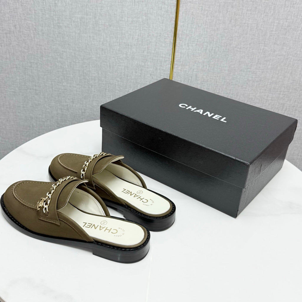 CHANEL FLAT MULE 25S IN OLIVE BROWN CALFSKIN STYLE 3