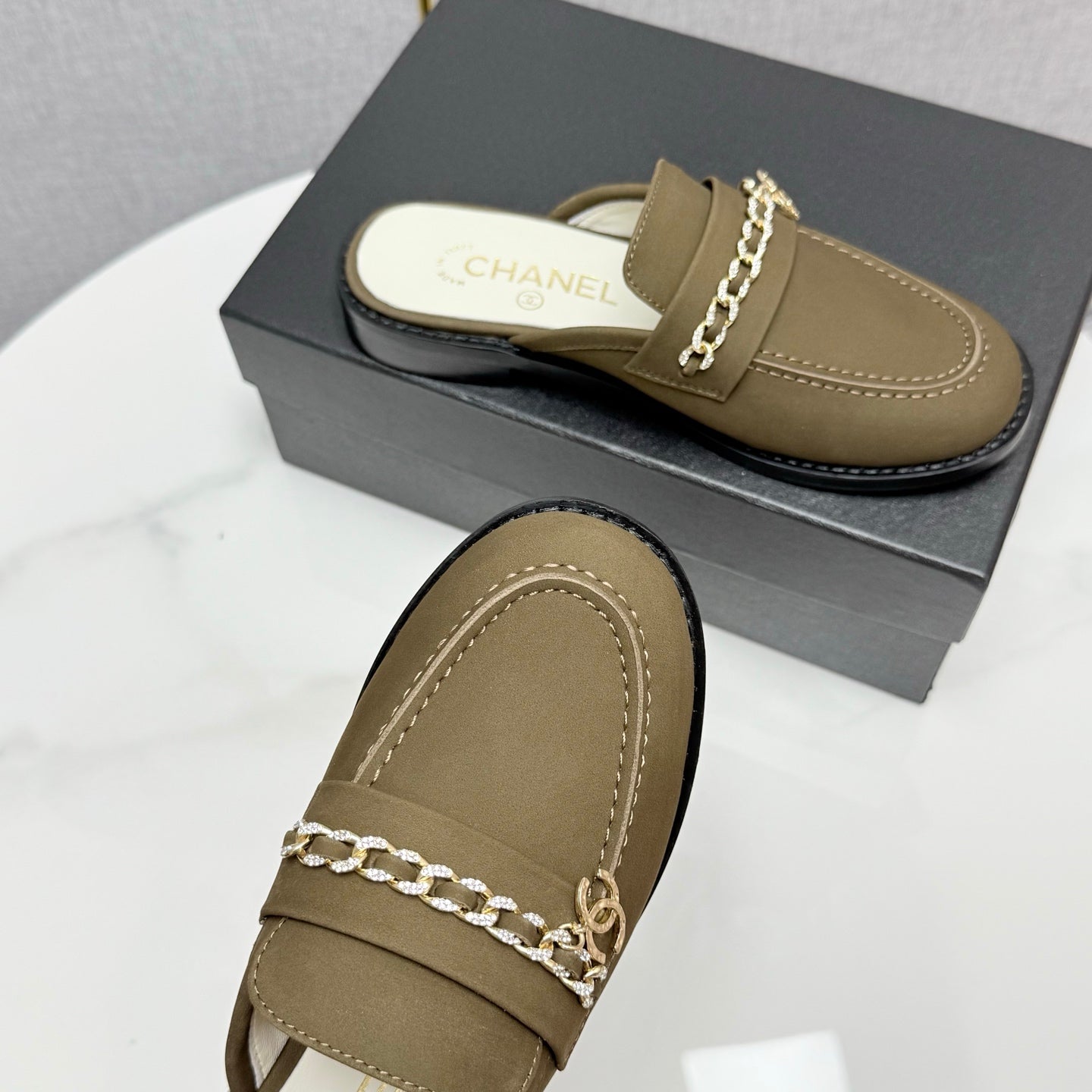 CHANEL FLAT MULE 25S IN OLIVE BROWN CALFSKIN STYLE 3