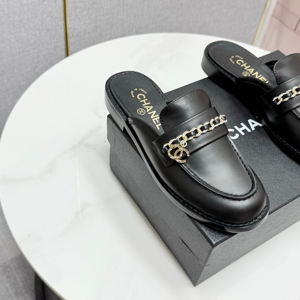 CHANEL FLAT MULE 25S IN BLACK CALFSKIN STYLE 2