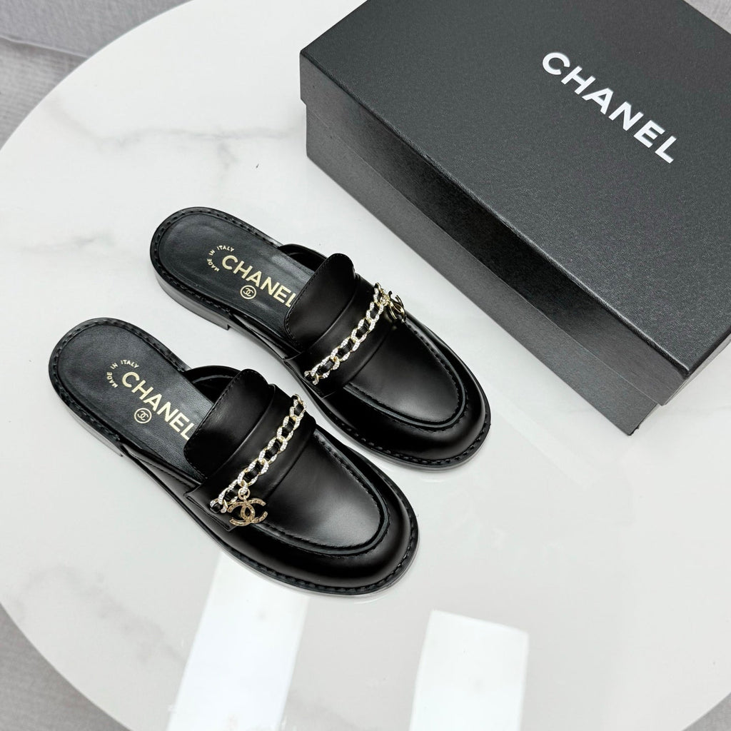CHANEL FLAT MULE 25S IN BLACK CALFSKIN STYLE 2