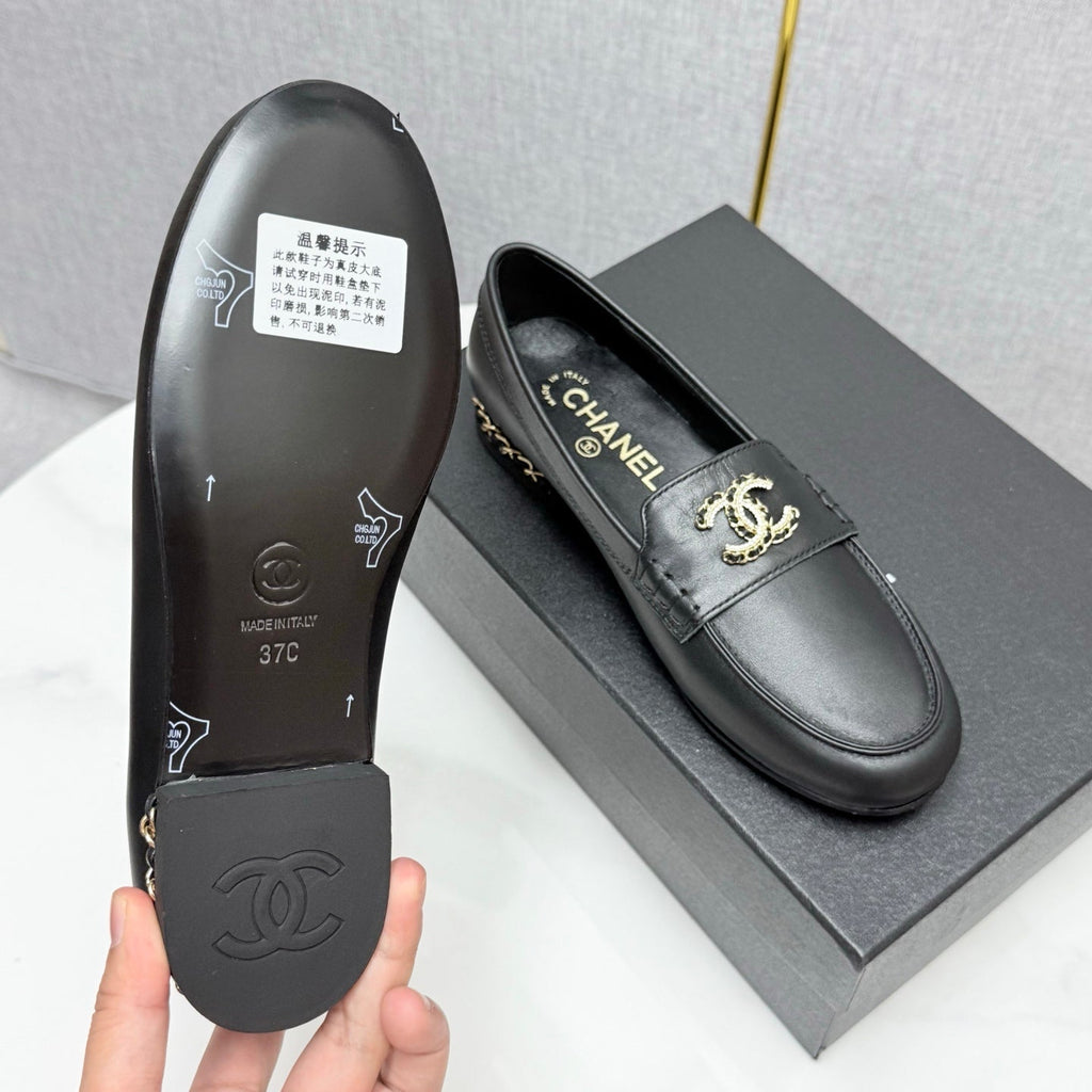 CHANEL LOAFER 25S IN BLACK LAMBSKIN WITH GOLD HARDWARE