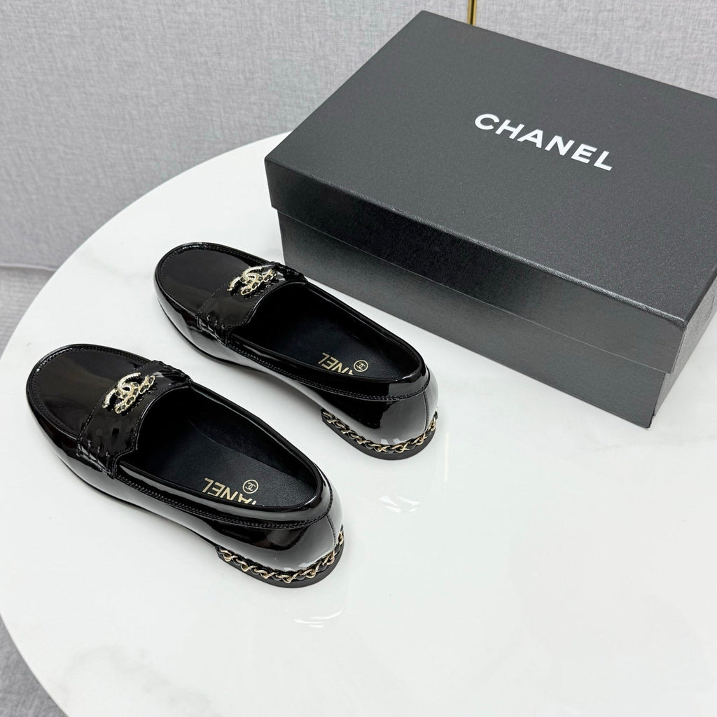 CHANEL LOAFER 25S IN BLACK GLOSSY LEATHER WITH GOLD HARDWARE